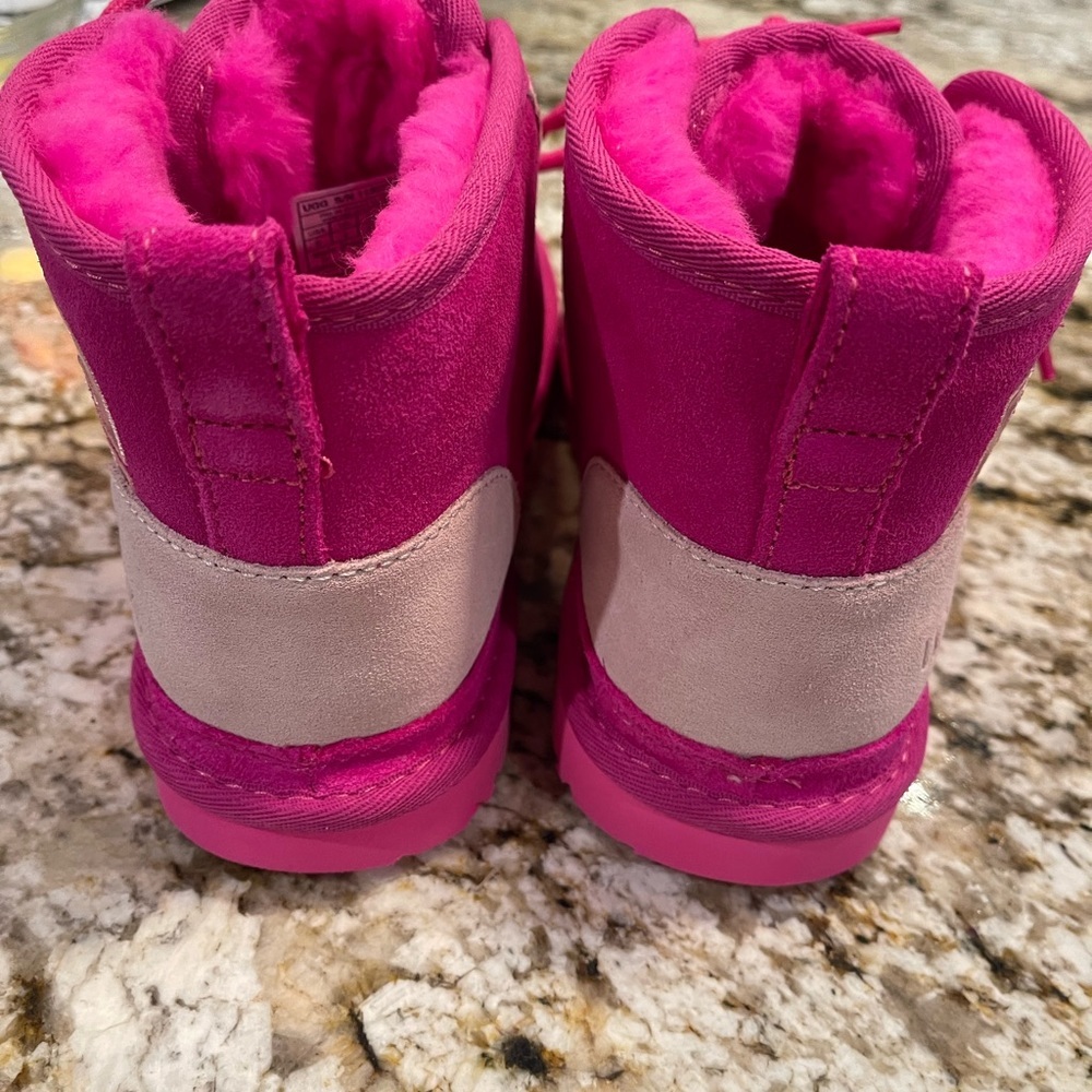 UGG,new - Picture 3 of 7